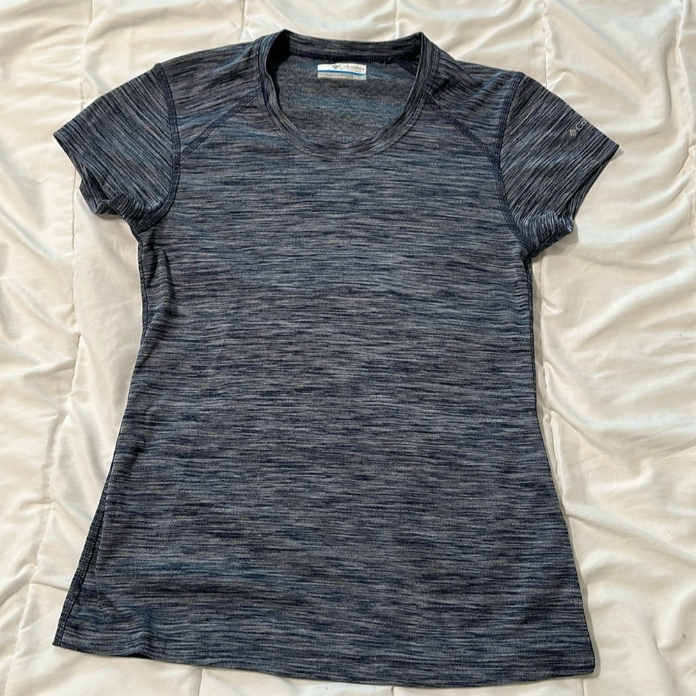 Columbia workout shirt in XS